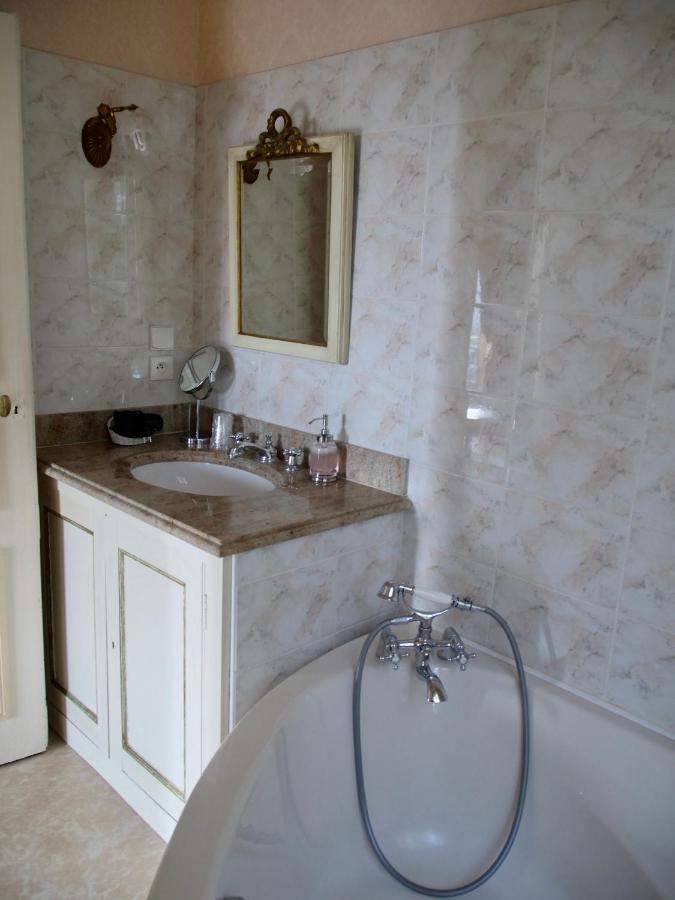 Chateau De La Foltiere Bed & Breakfast